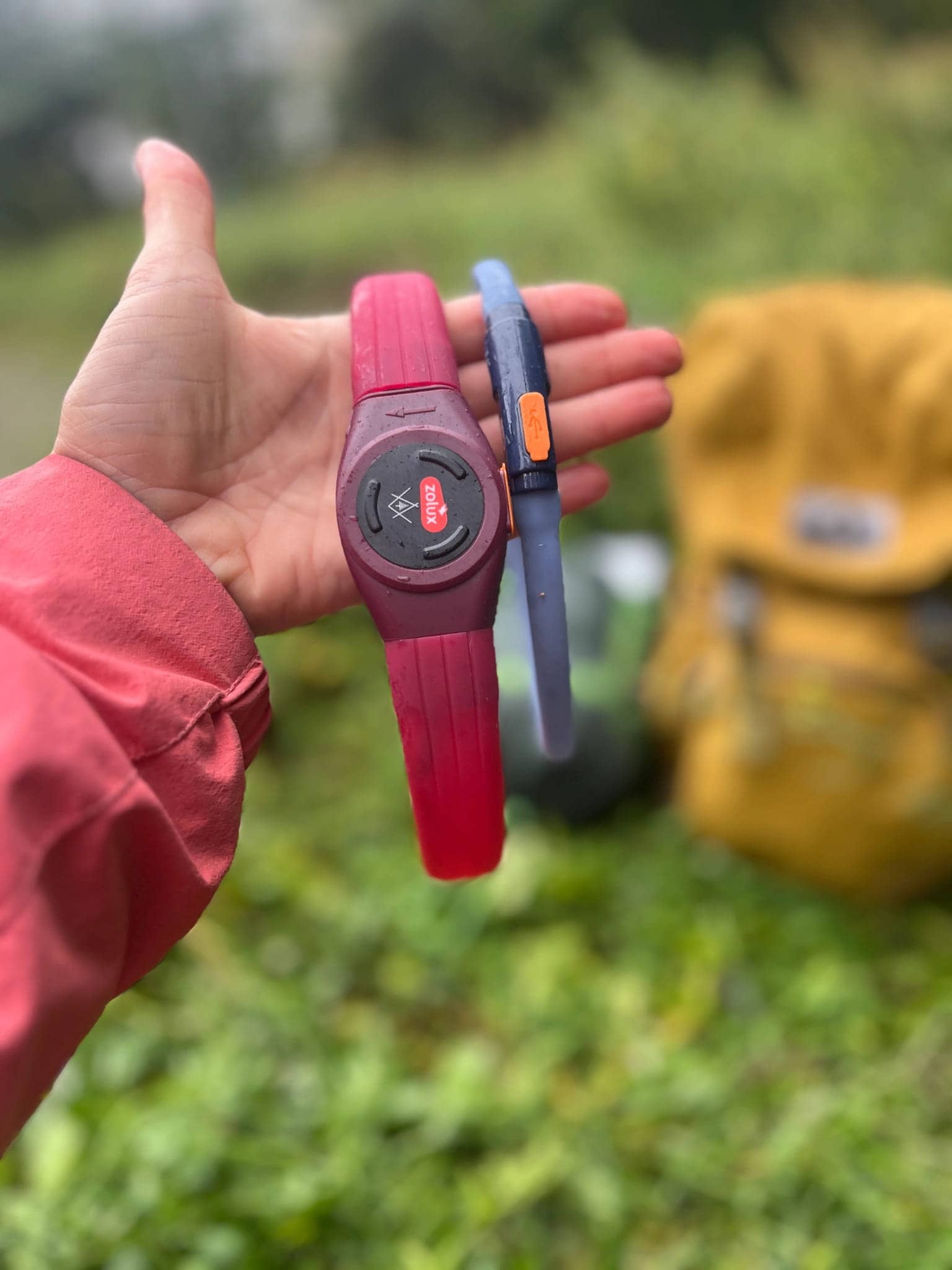 ZOLUX LED-Hundehalsband – Leuchtend, Silikon – Für langes Fell – BIVOUAK, Rot – Bild 9