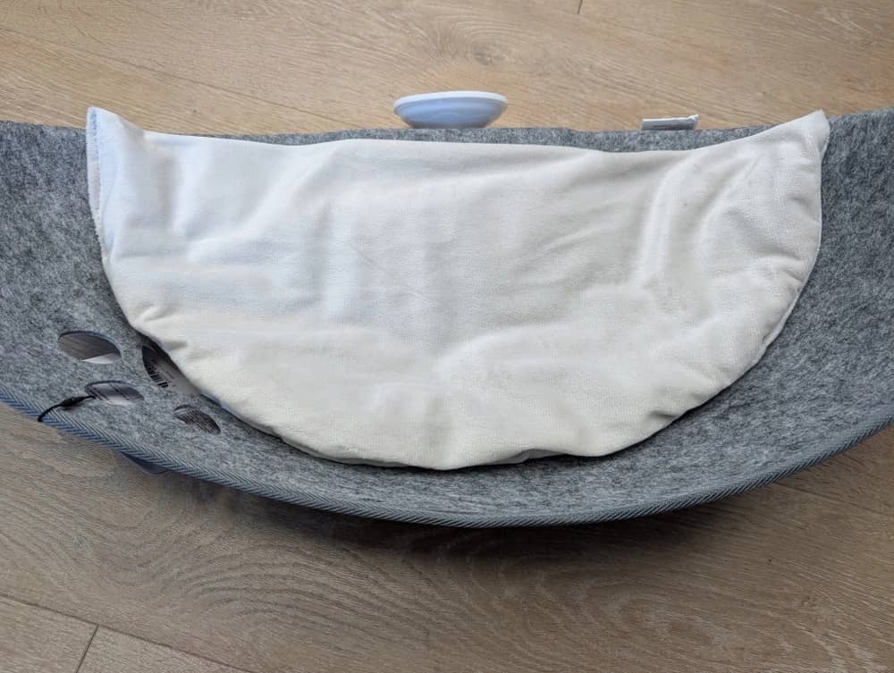 ZOLUX Fensterhängematte für Katzen JACK, grau, 70 x 23,5 x 23,5 cm – Bild 12